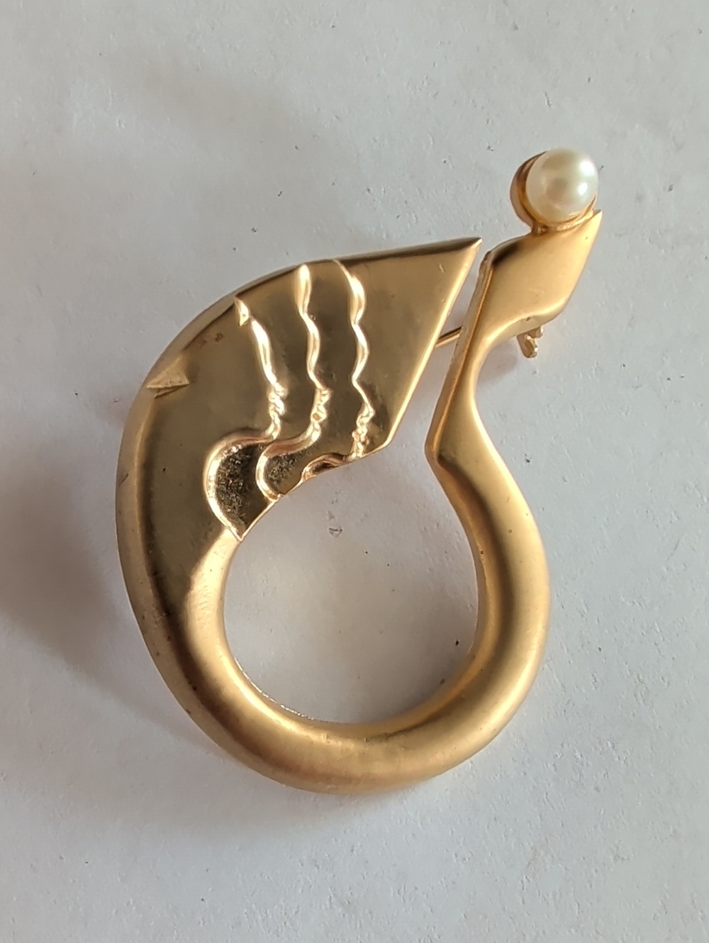 Vintage Lihy Wallach Gold-Tone Sculptural Brooch with Pearl Accent